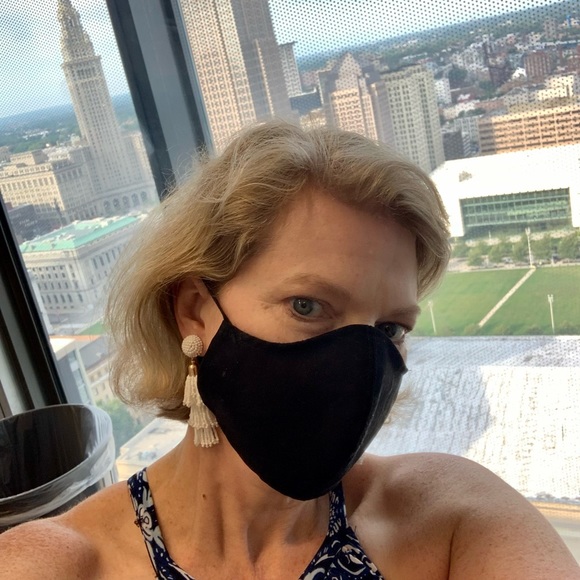 Meet your Posher, Laura - Picture 2 of 3